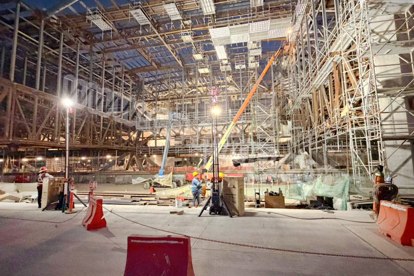 TL-500: Reliable Lighting for Nighttime Construction