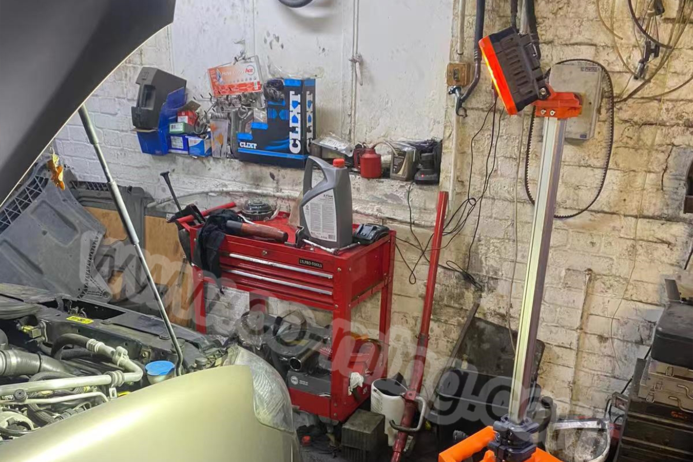 TL-200 Illuminates Repair Blind Spots, Enhancing Precision in Auto Maintenance